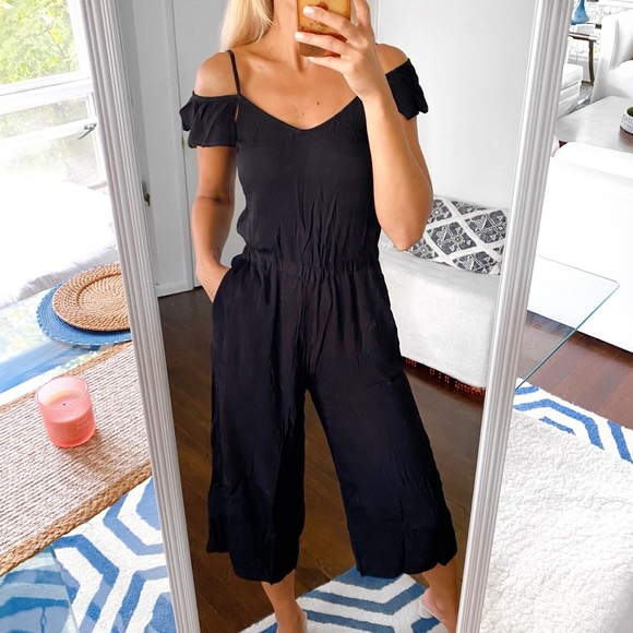 Elegant Black Off-Shoulder Jumpsuit - Picture 1 of 11